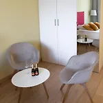 Happy House Aparthotel