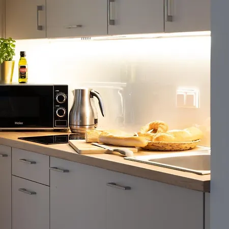 Happy House Aparthotel 4*