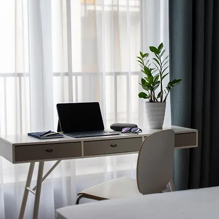 Happy House Aparthotel