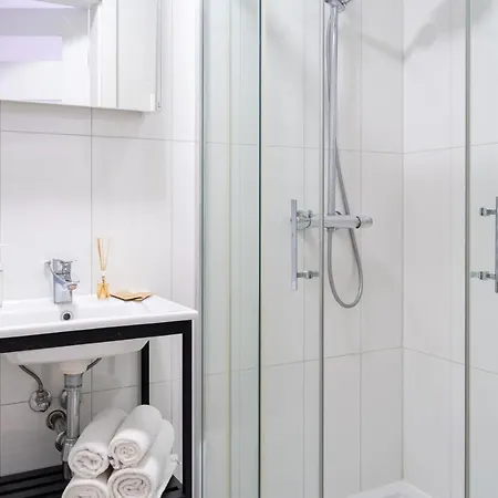 Happy House Aparthotel 4*