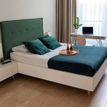 Aparthotel Happy House 4*