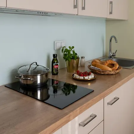 Happy House Aparthotel 4*