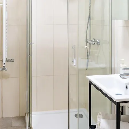 Happy House Aparthotel