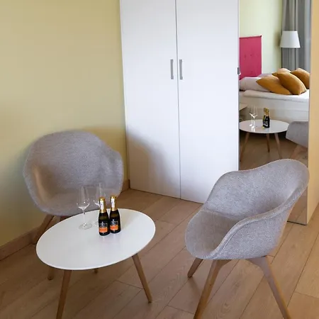 Happy House Aparthotel