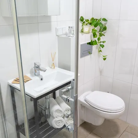 Happy House Aparthotel