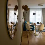 Happy House 4*